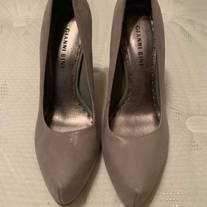 Gianni Bini Gray Pumps